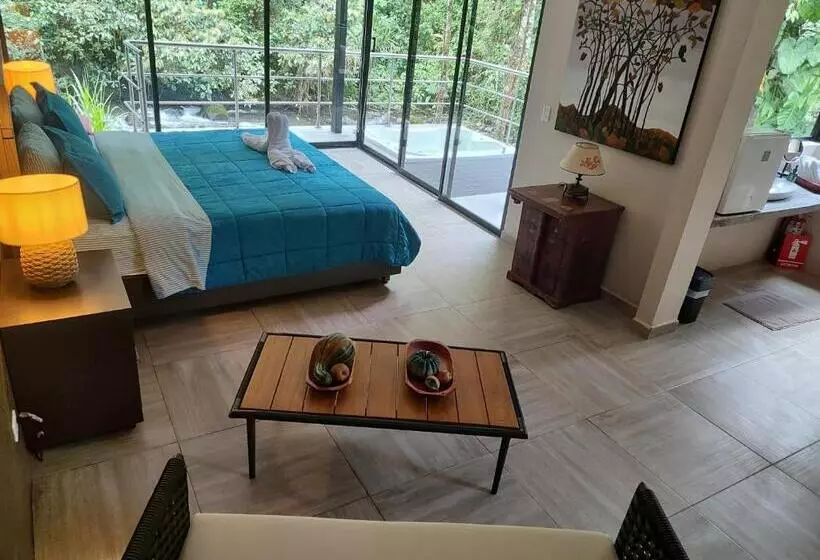 ホテル Mindo Garden Lodge And Wildlife Reserve