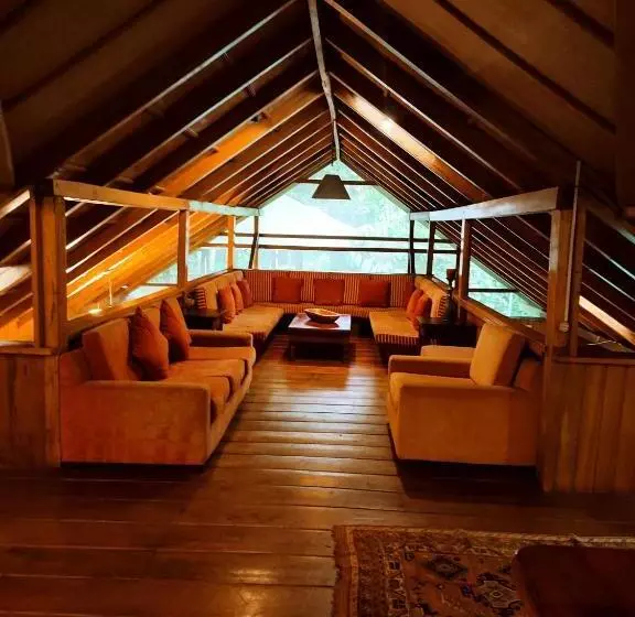 ホテル Mindo Garden Lodge And Wildlife Reserve