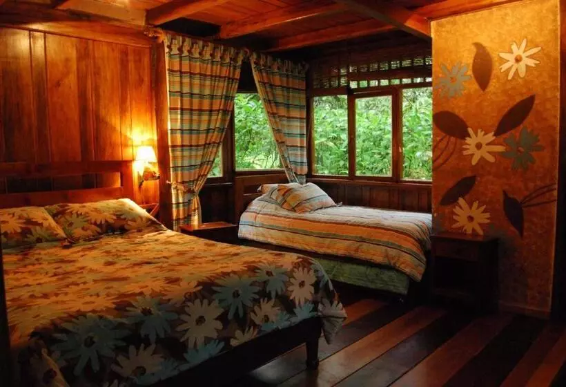 ホテル Mindo Garden Lodge And Wildlife Reserve