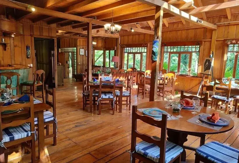 ホテル Mindo Garden Lodge And Wildlife Reserve