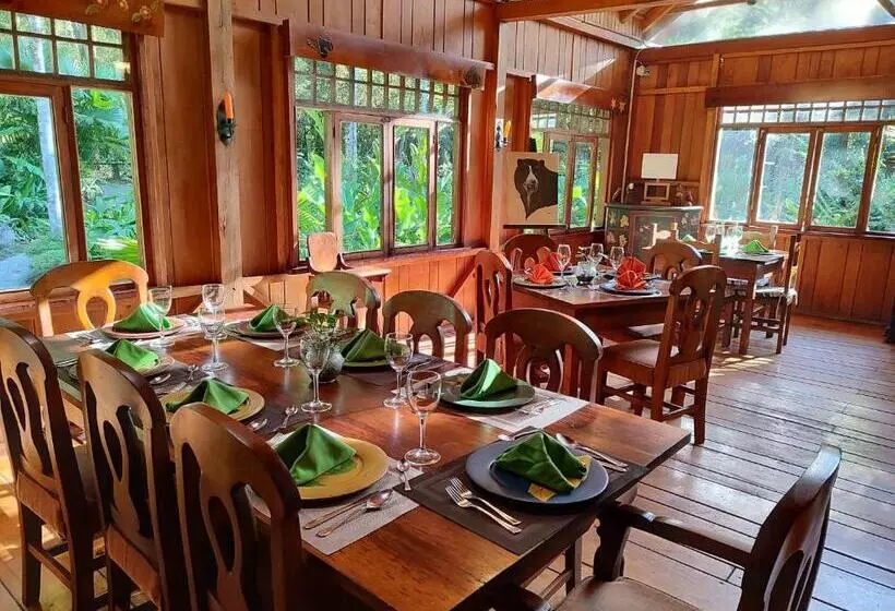 ホテル Mindo Garden Lodge And Wildlife Reserve