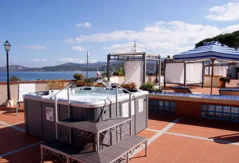 هتل Residence Riva Azzurra
