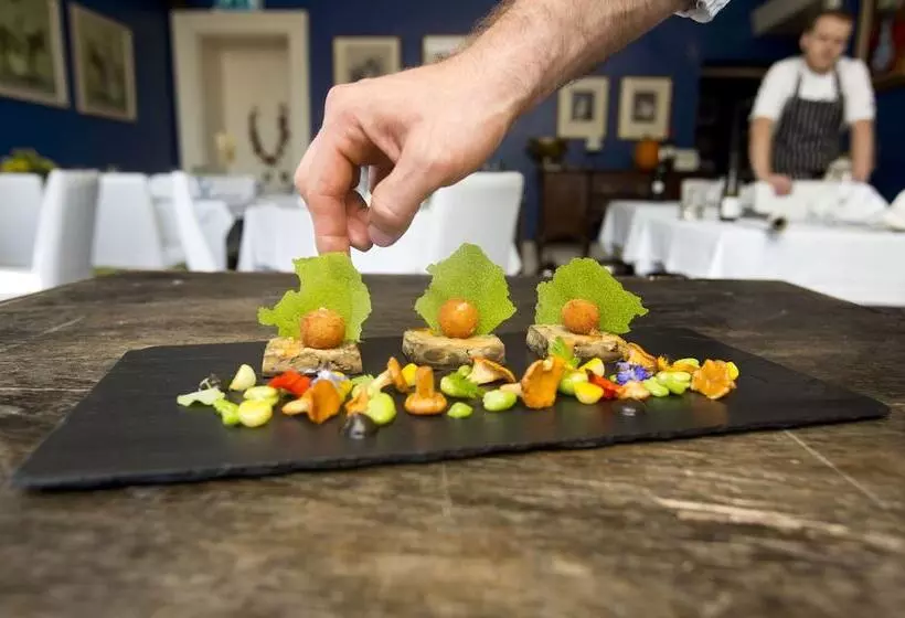 هتل The Mustard Seed At Echo Lodge