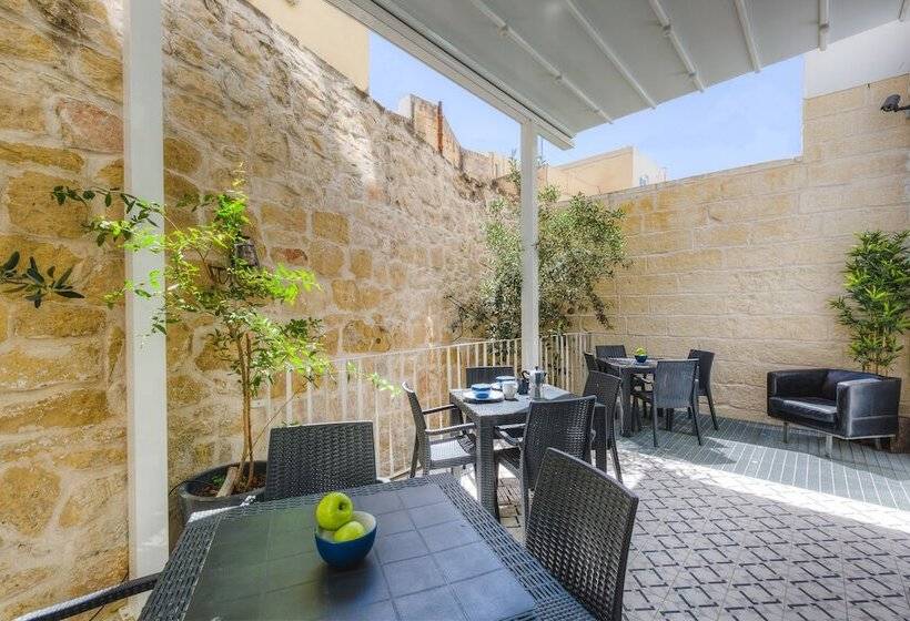 هتل Two Pillows Boutique Hostel