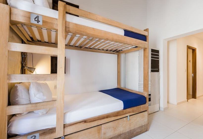 هتل Two Pillows Boutique Hostel