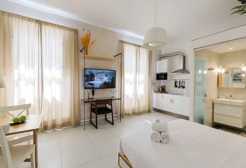 هتل Two Pillows Boutique Hostel