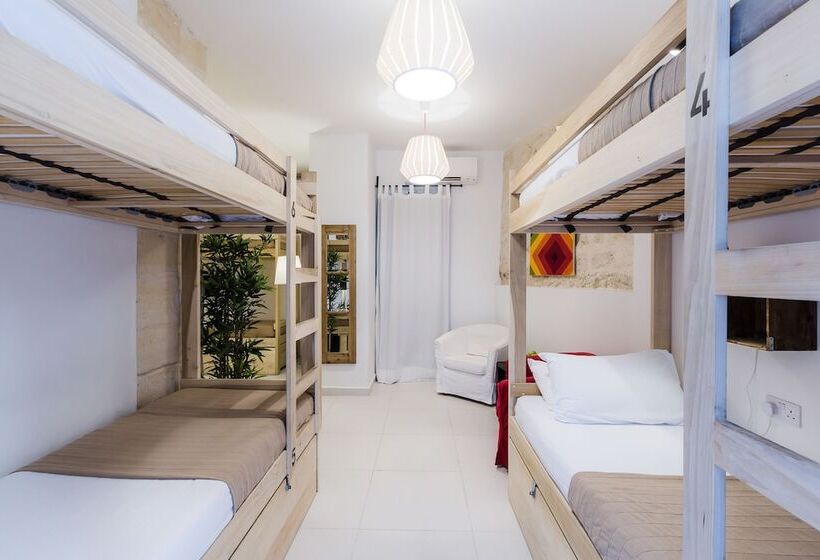 هتل Two Pillows Boutique Hostel