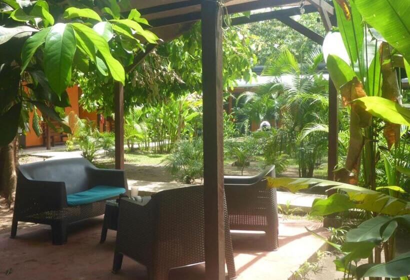 Aracari Garden Hostel