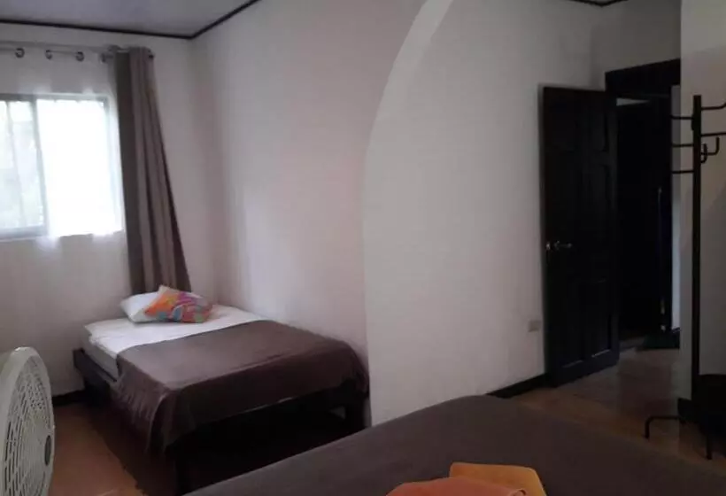 Aracari Garden Hostel