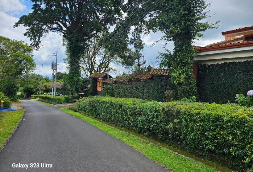 민박 Finca Paraiso Mountain Retreat Near San Jose Airport