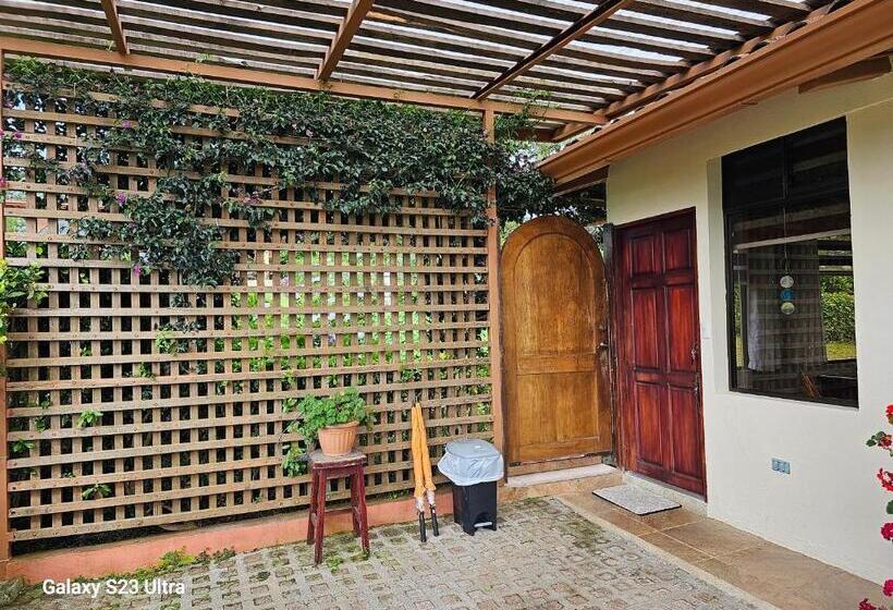 민박 Finca Paraiso Mountain Retreat Near San Jose Airport