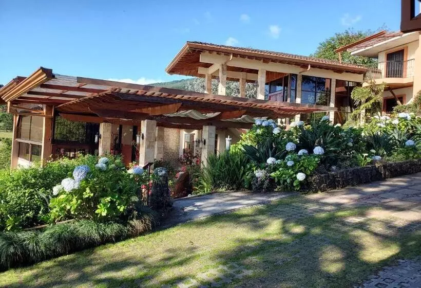 ベッドアンドブレックファースト Finca Paraiso Mountain Retreat Near San Jose Airport
