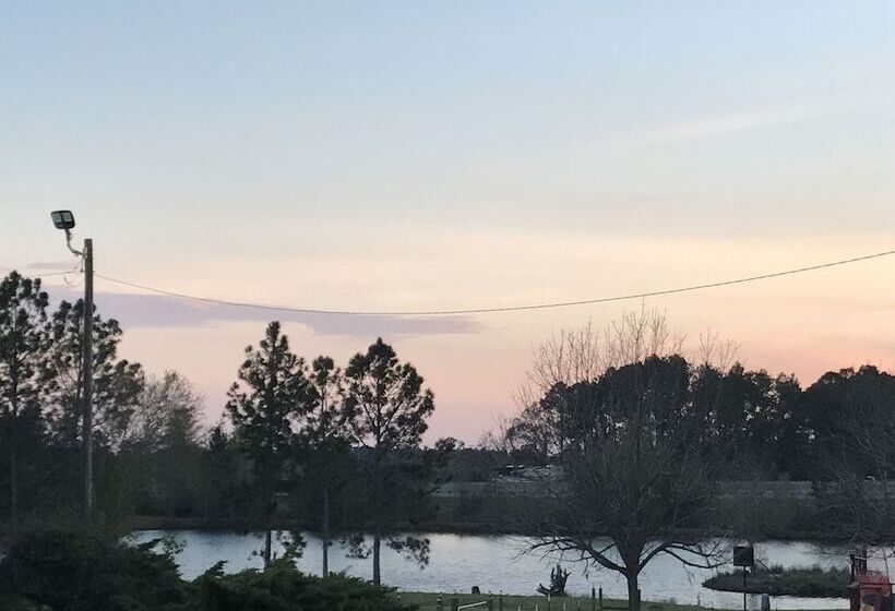 ホテル Budget Lakeview Inn