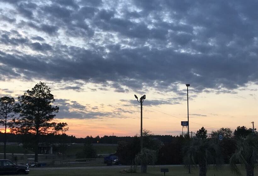 ホテル Budget Lakeview Inn