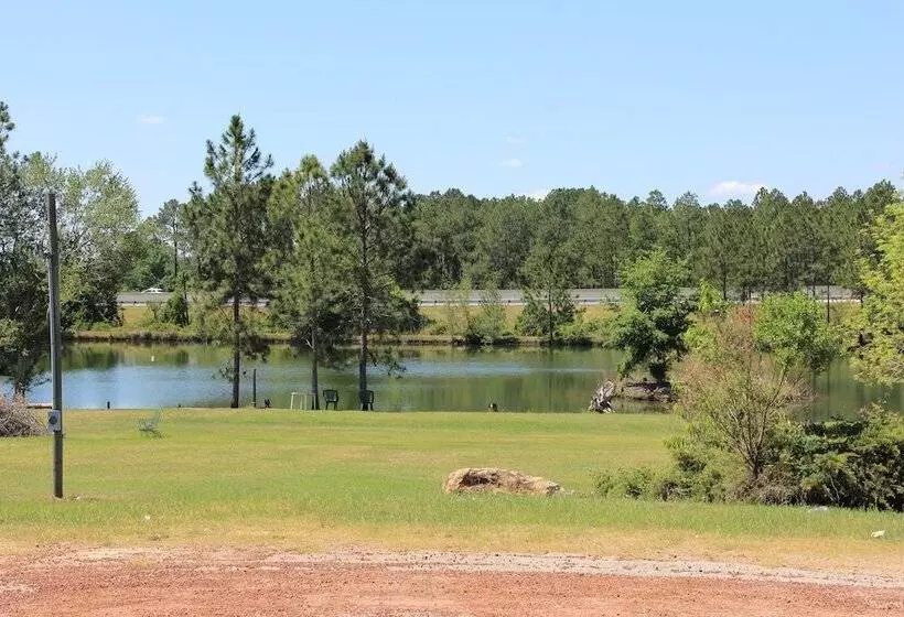 Hotelli Budget Lakeview Inn