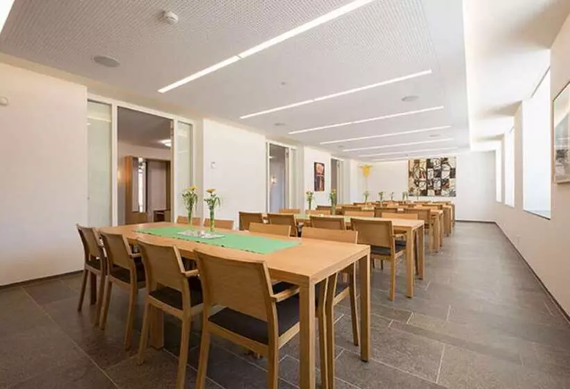 هتل Burkardushaus, Tagungszentrum Am Dom