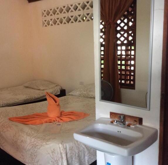 ホテル Cabinas Balcon Del Mar Tortuguero