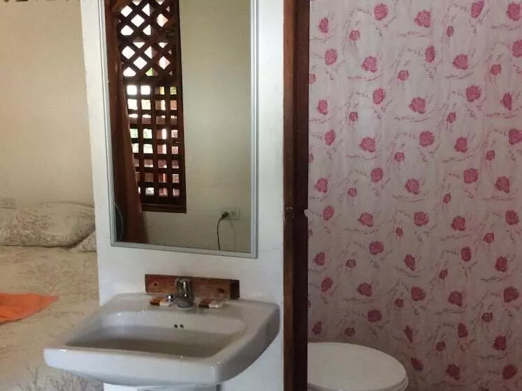 ホテル Cabinas Balcon Del Mar Tortuguero