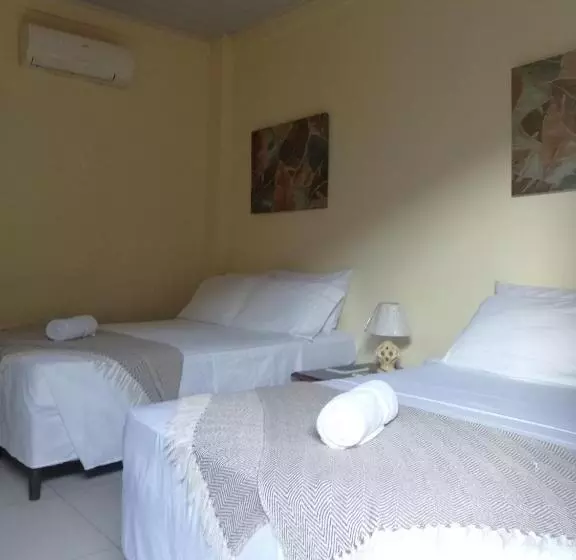 هتل Cabinas Gosen