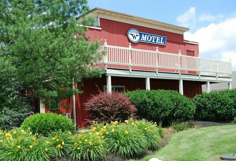 Отель Flying W Airport & Resort