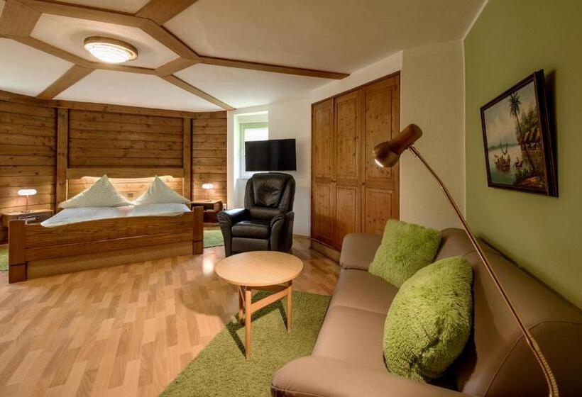 ホテル Gasthof Zur Krone