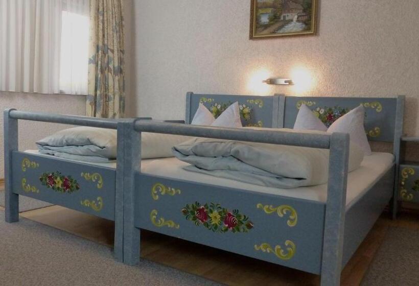 ホテル Gasthof Zur Krone