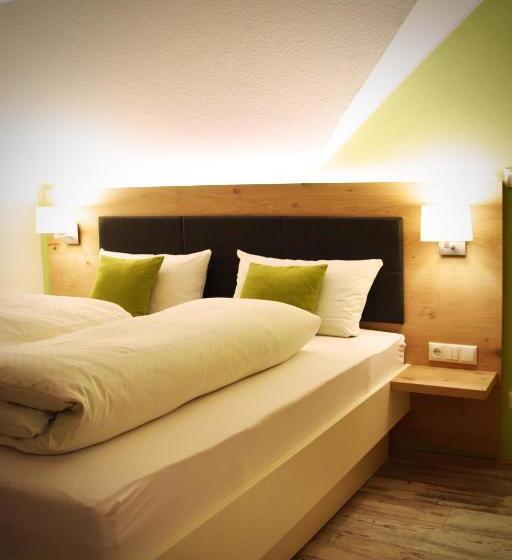 ホテル Gasthof Zur Krone