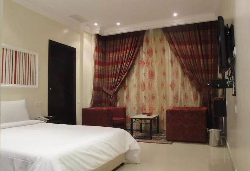 Marina Royal Hotel Suites