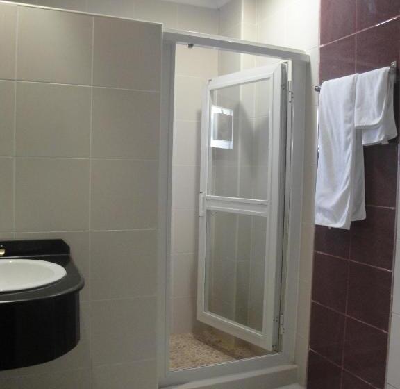 Marina Royal Hotel Suites