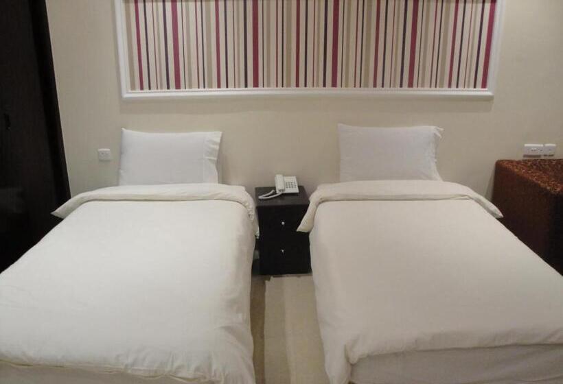 Marina Royal Hotel Suites