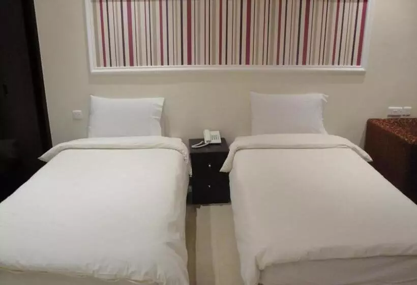 Marina Royal Hotel Suites