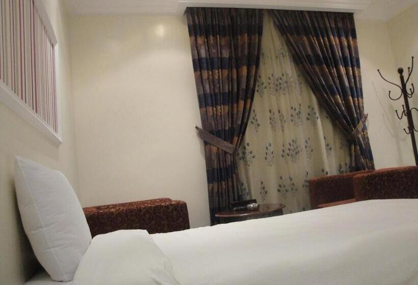 Marina Royal Hotel Suites