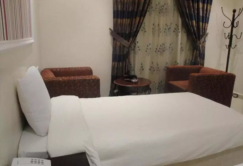 Marina Royal Hotel Suites