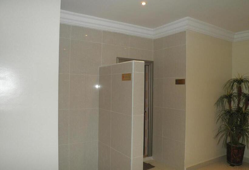 Marina Royal Hotel Suites