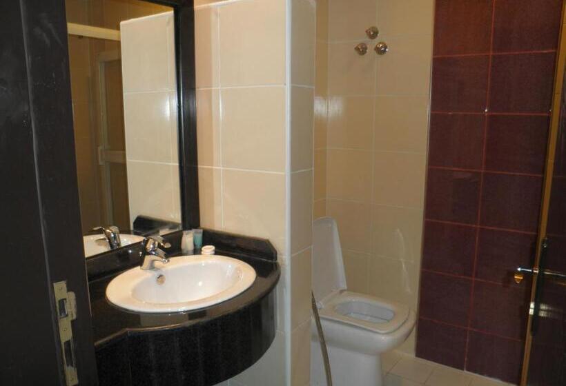 Marina Royal Hotel Suites