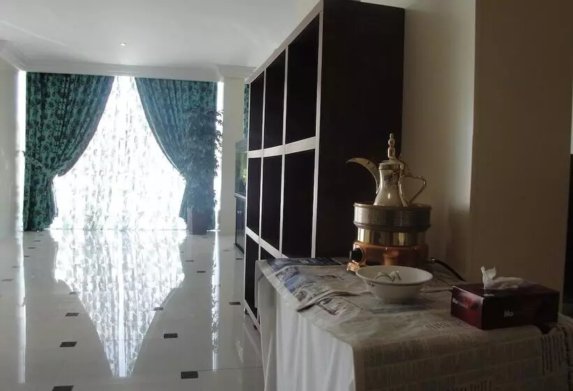 Marina Royal Hotel Suites