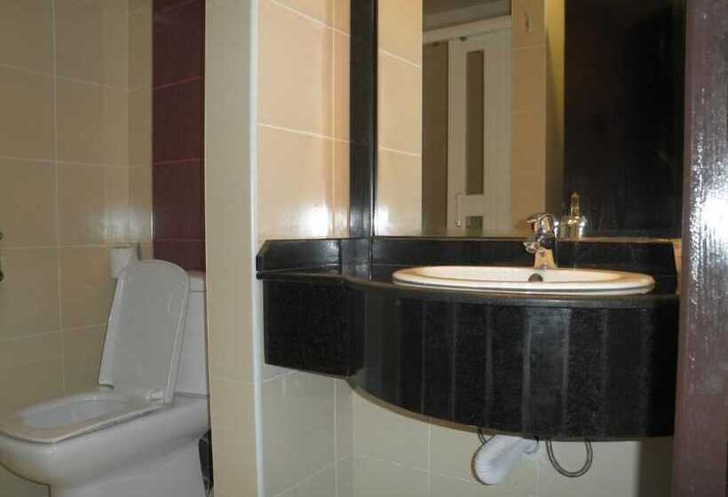 Marina Royal Hotel Suites