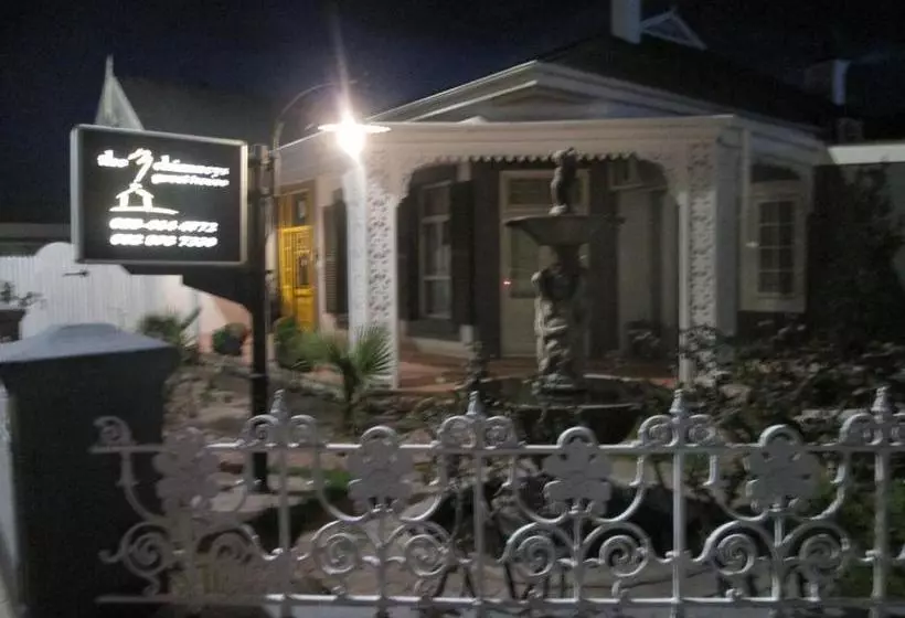 ホテル The 3 Chimneys Guest House