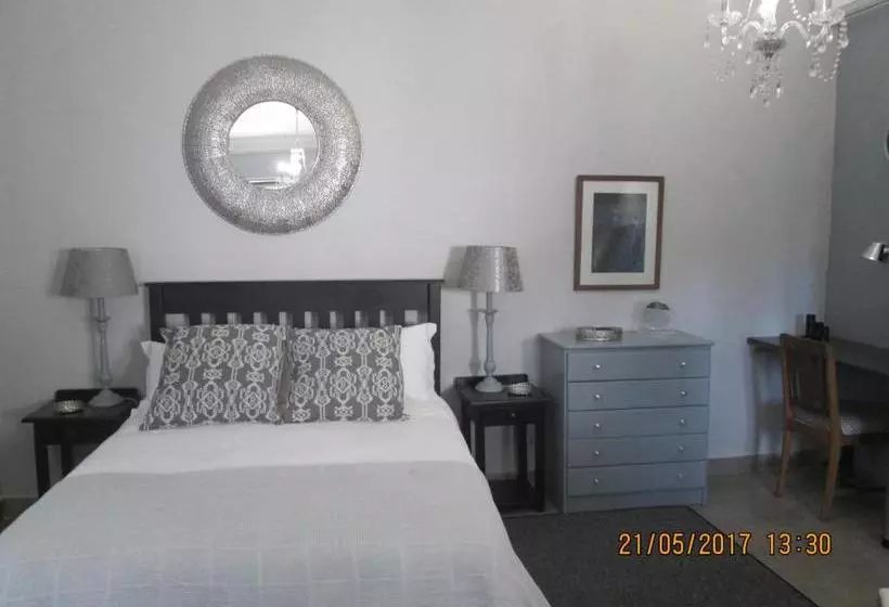 ホテル The 3 Chimneys Guest House
