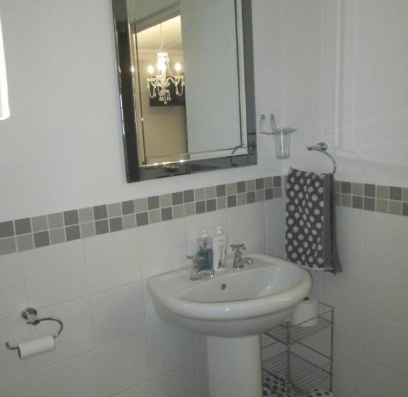 فندق The 3 Chimneys Guest House