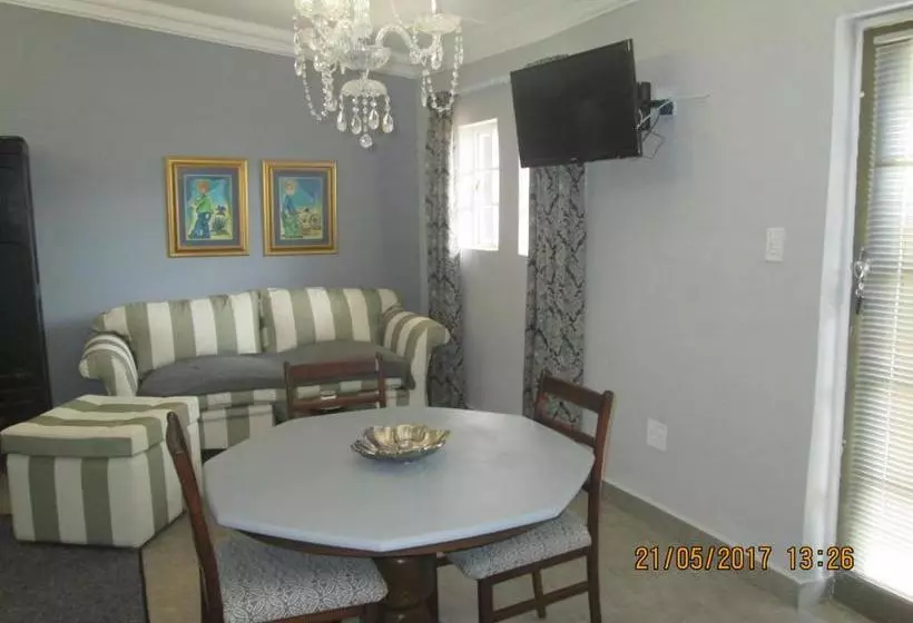 ホテル The 3 Chimneys Guest House