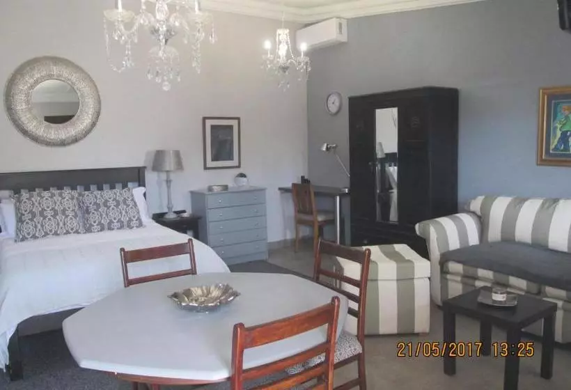 ホテル The 3 Chimneys Guest House