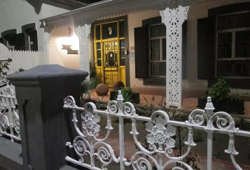 ホテル The 3 Chimneys Guest House
