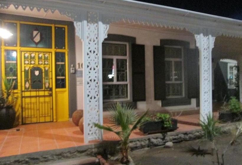 فندق The 3 Chimneys Guest House