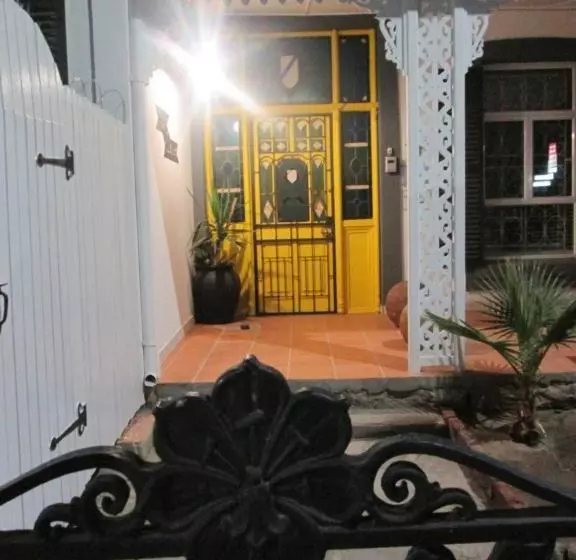 ホテル The 3 Chimneys Guest House