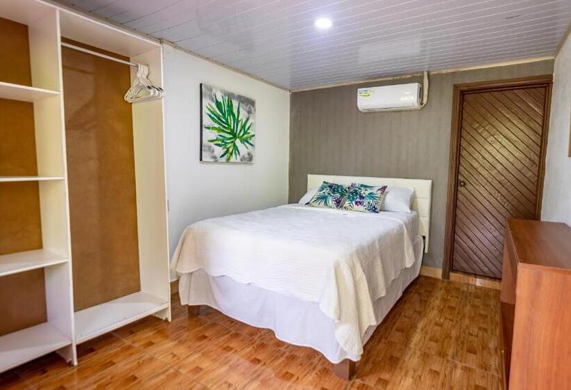 هتل Tortuguero Beachfront