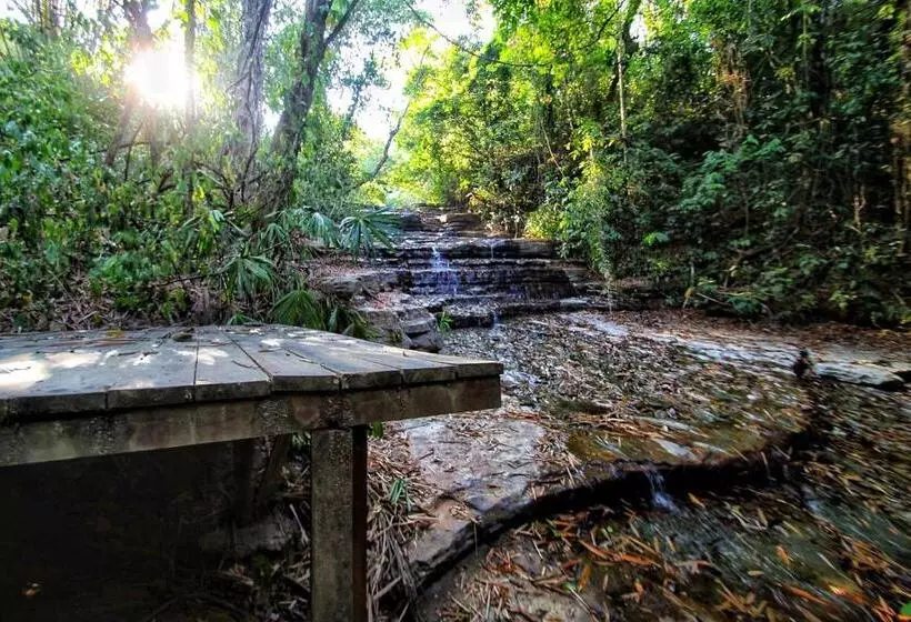 Hotelli Waterfall Villas