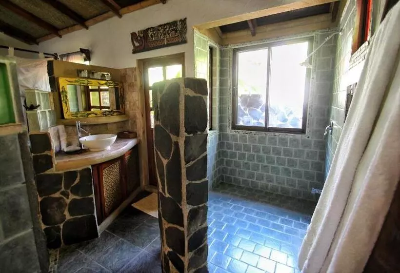 Hotelli Waterfall Villas