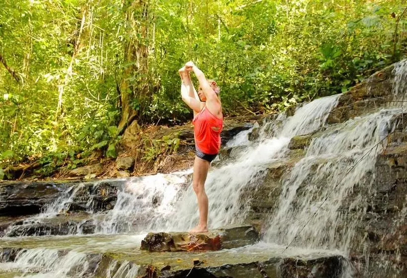 Hotelli Waterfall Villas