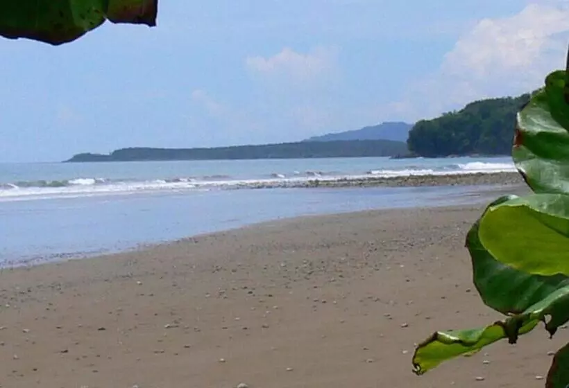 Hotelli Waterfall Villas